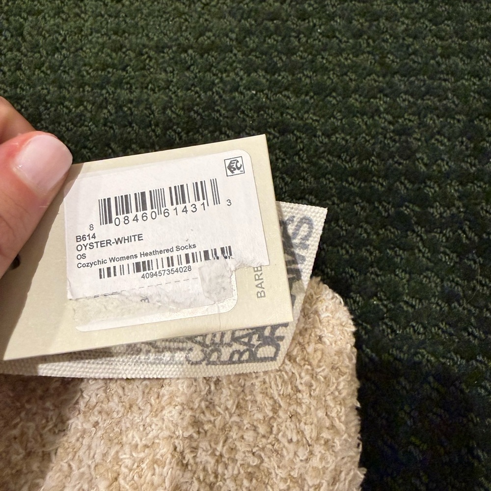 Barefoot Dreams Oyster White Plush Socks - Picture 8 of 8